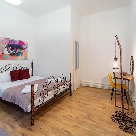 Historic Palace In Main Square-unirii Plazza Villa *