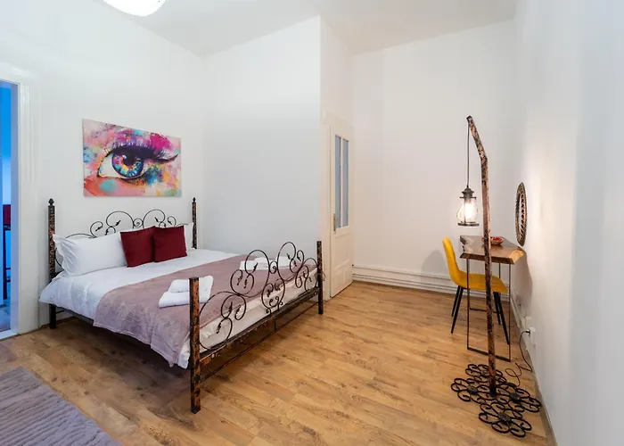 Historic Palace In Main Square-unirii Plazza Villa *