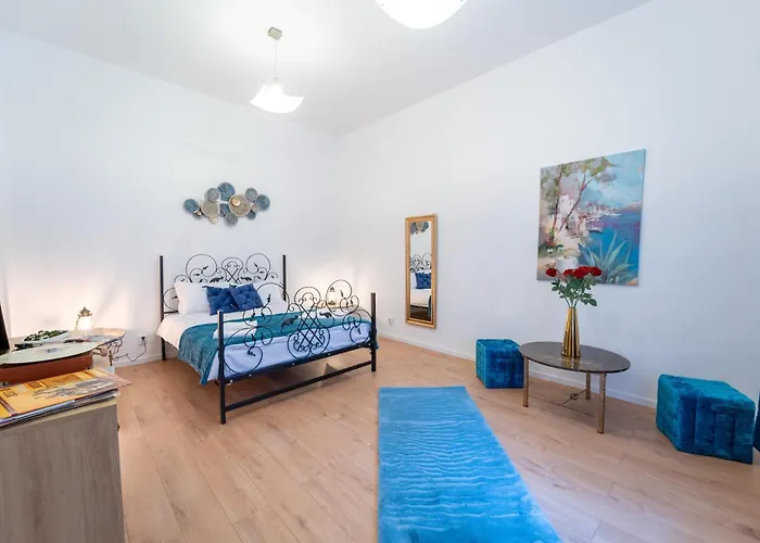 Villa Historic Palace In Main Square-unirii Plazza *