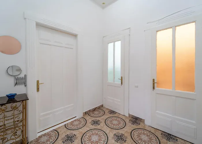 Historic Palace In Main Square-unirii Plazza Villa