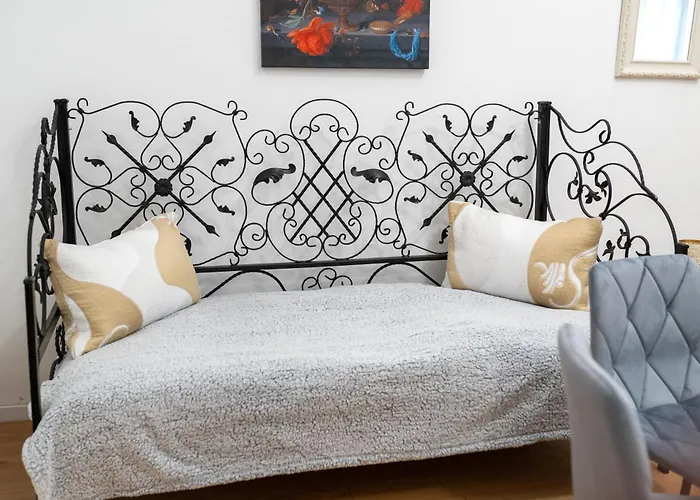 Historic Palace In Main Square-unirii Plazza Villa