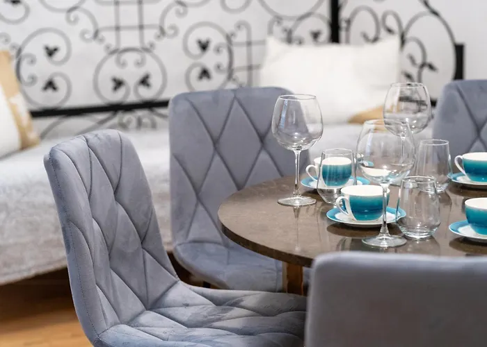 Historic Palace In Main Square-unirii Plazza * Cluj-Napoca