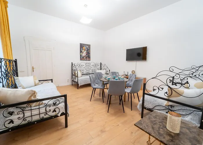 Historic Palace In Main Square-unirii Plazza Cluj-Napoca