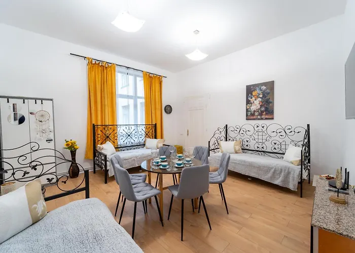 Villa Historic Palace In Main Square-unirii Plazza *