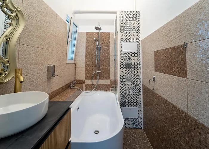 Historic Palace In Main Square-unirii Plazza Villa *