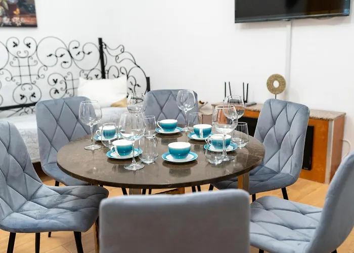 Historic Palace In Main Square-unirii Plazza Villa *