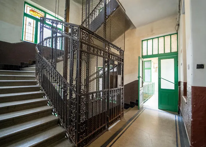 Villa Historic Palace In Main Square-unirii Plazza